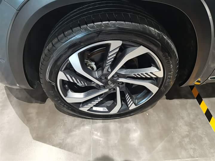 Фото 23 - Geely Monjaro