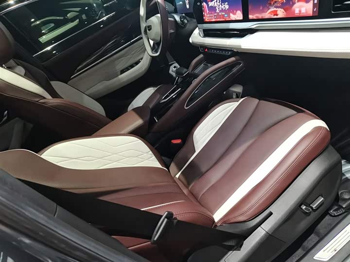 Фото 25 - Geely Monjaro