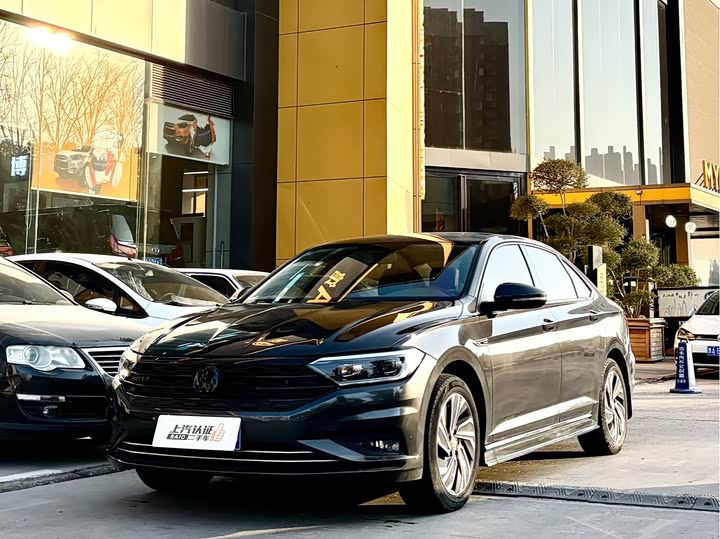 Фото 1 - Volkswagen Sagitar L