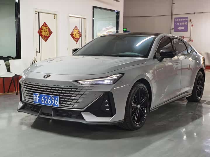 Фото 1 - Changan UNI-V