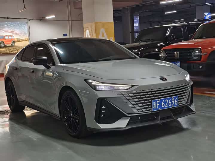 Фото 2 - Changan UNI-V