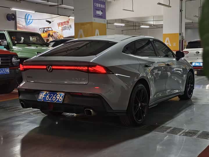 Фото 9 - Changan UNI-V