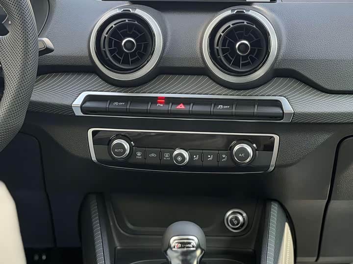 Фото 9 - Audi Q2L