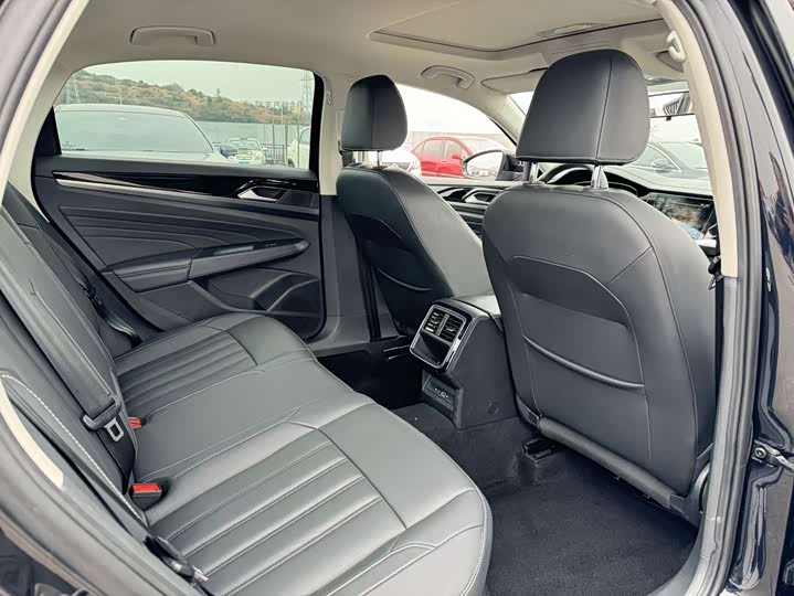 Фото 11 - Volkswagen Passat