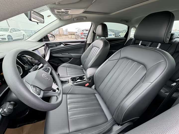 Фото 13 - Volkswagen Passat