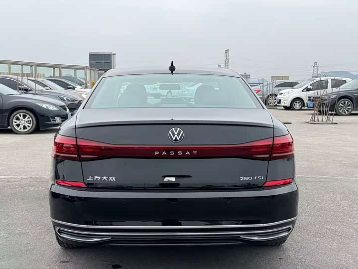 Фото 16 - Volkswagen Passat