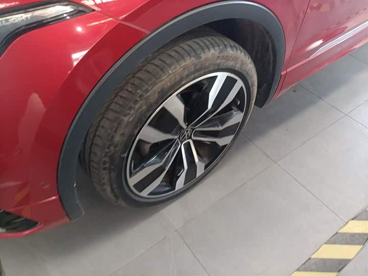 Фото 23 - Volkswagen Tiguan X