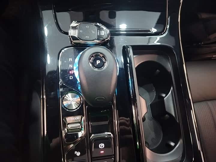 Фото 14 - GAC Trumpchi E9