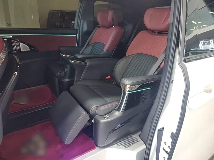 Фото 17 - GAC Trumpchi E9