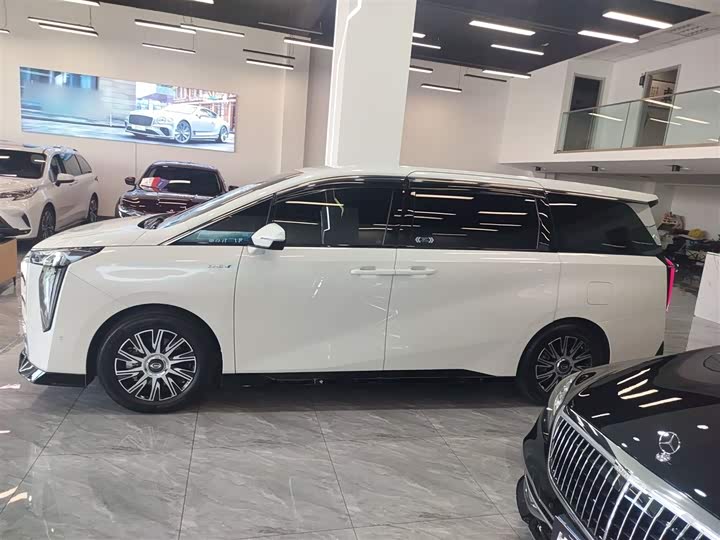 Фото 5 - GAC Trumpchi E9