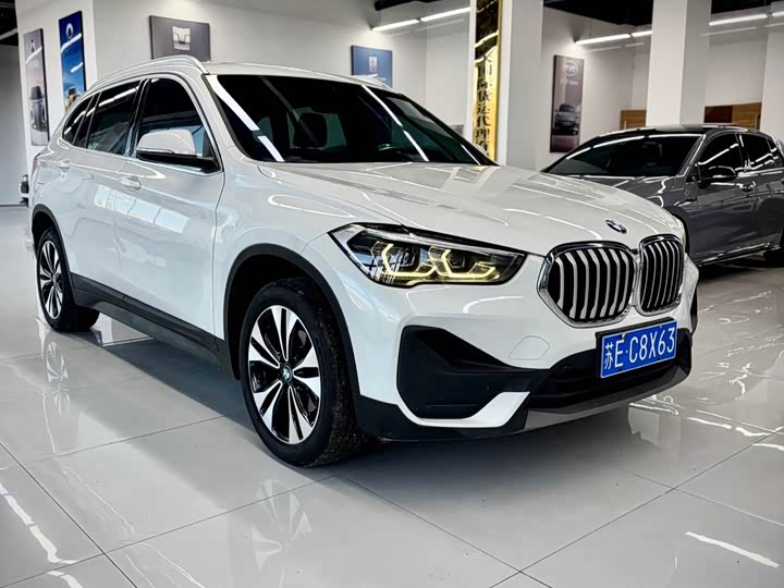 Фото 8 - BMW X1