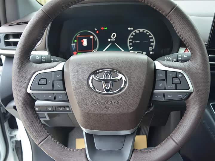 Фото 11 - Toyota Granvia