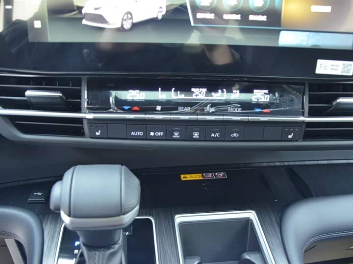 Фото 13 - Toyota Granvia