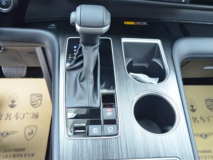 Фото 14 - Toyota Granvia