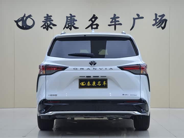 Фото 3 - Toyota Granvia