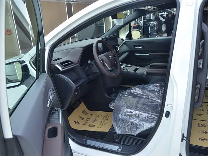 Фото 4 - Toyota Granvia