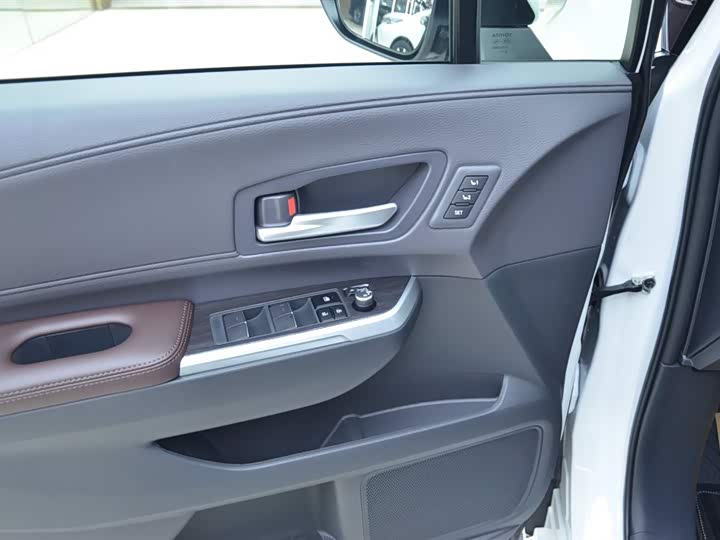 Фото 6 - Toyota Granvia