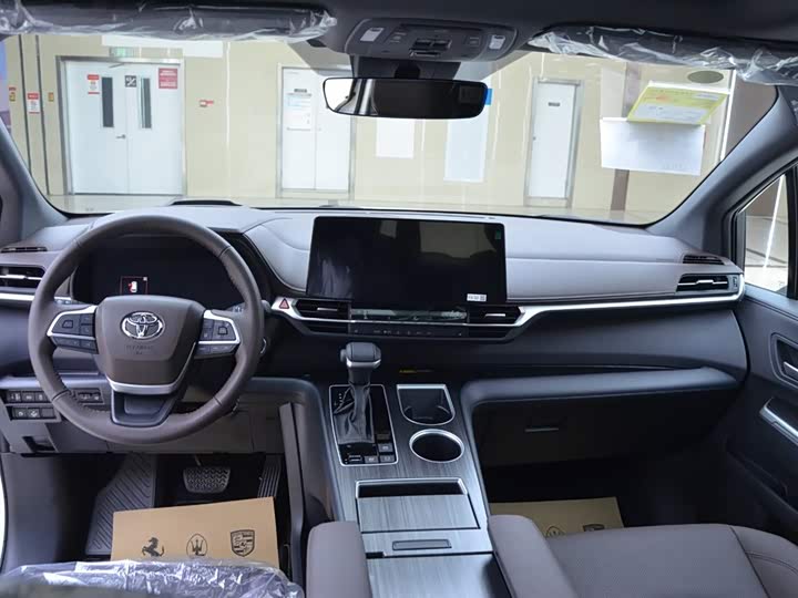 Фото 9 - Toyota Granvia