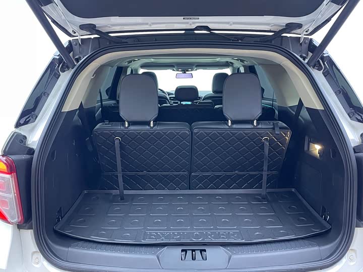 Фото 10 - Ford Explorer