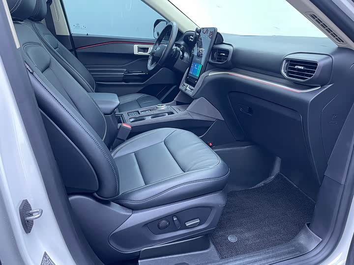 Фото 11 - Ford Explorer