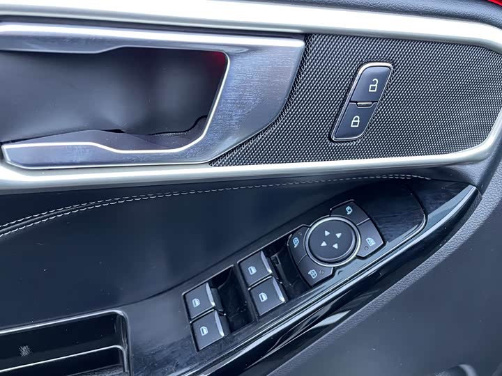 Фото 13 - Ford Explorer