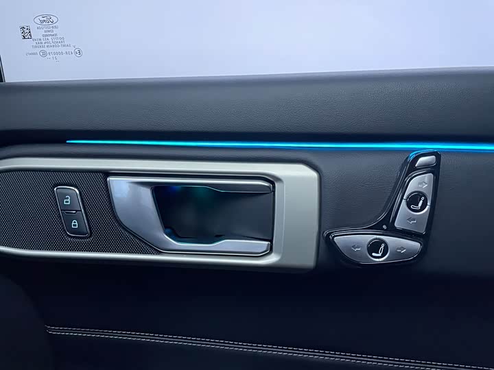 Фото 14 - Ford Explorer