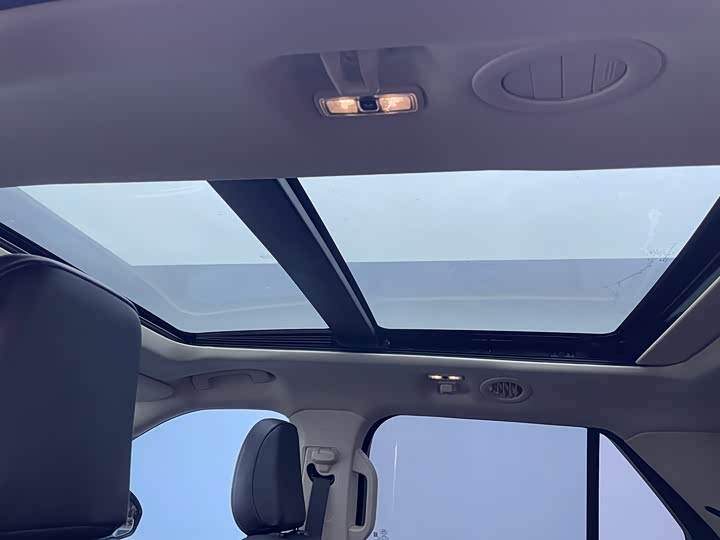 Фото 17 - Ford Explorer