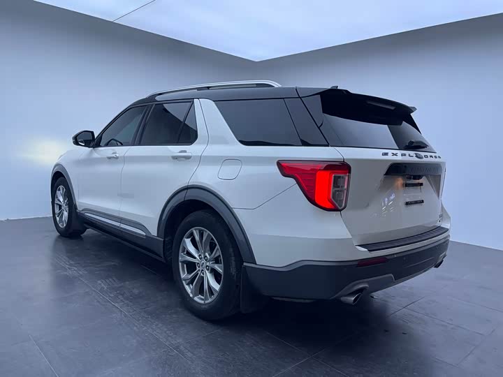 Фото 4 - Ford Explorer