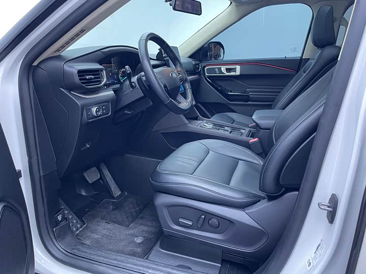 Фото 8 - Ford Explorer