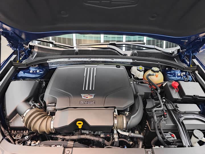 Фото 18 - Cadillac GT4