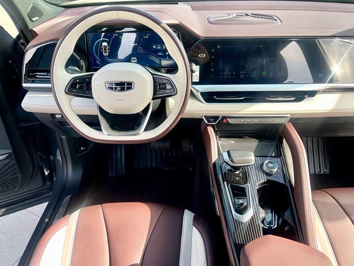 Фото 11 - Geely Monjaro