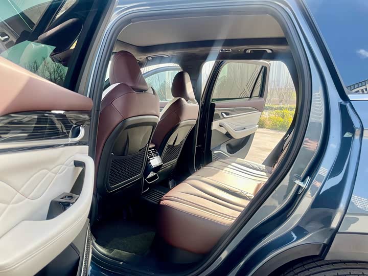 Фото 17 - Geely Monjaro