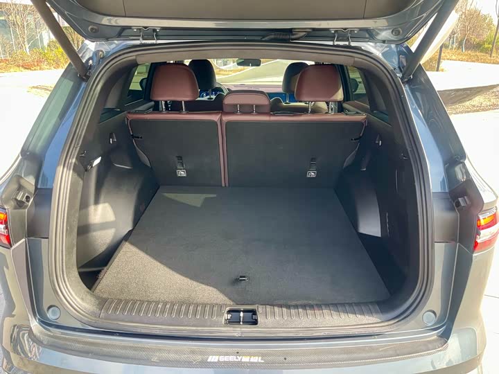 Фото 24 - Geely Monjaro