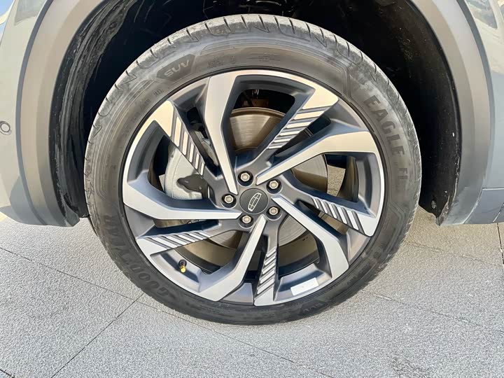 Фото 26 - Geely Monjaro