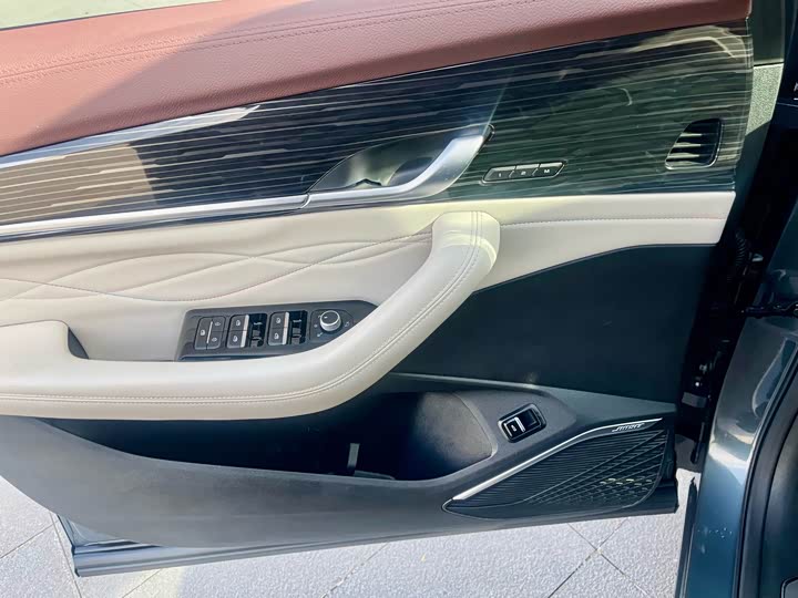 Фото 6 - Geely Monjaro