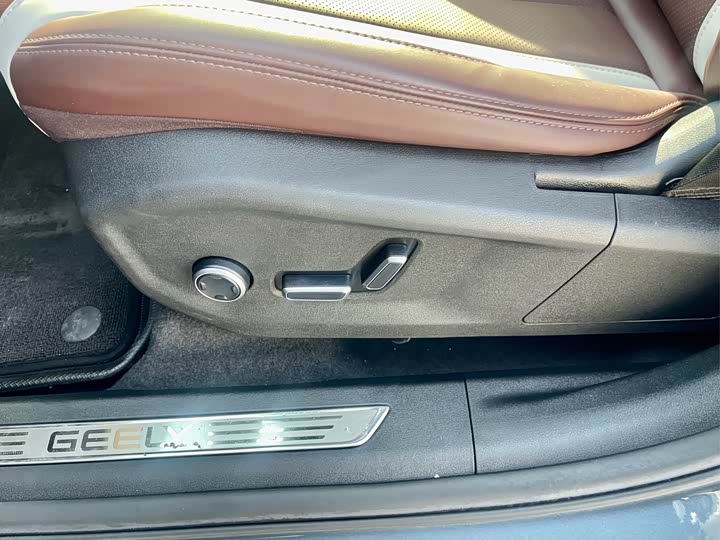 Фото 7 - Geely Monjaro