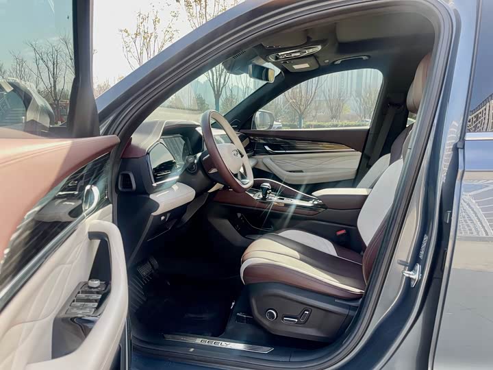 Фото 8 - Geely Monjaro