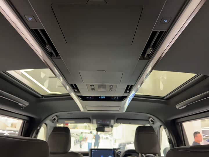 Фото 10 - Toyota Alphard