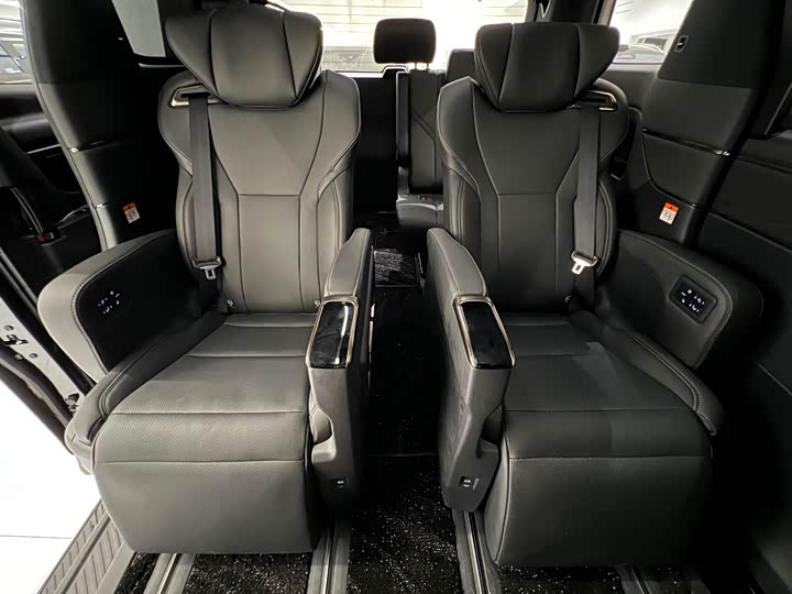 Фото 11 - Toyota Alphard