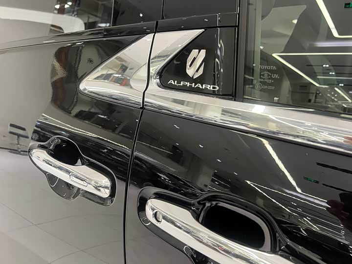 Фото 15 - Toyota Alphard