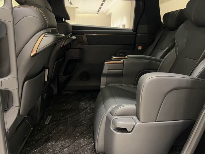 Фото 5 - Toyota Alphard