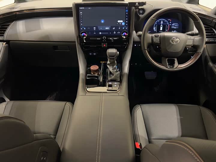 Фото 9 - Toyota Alphard