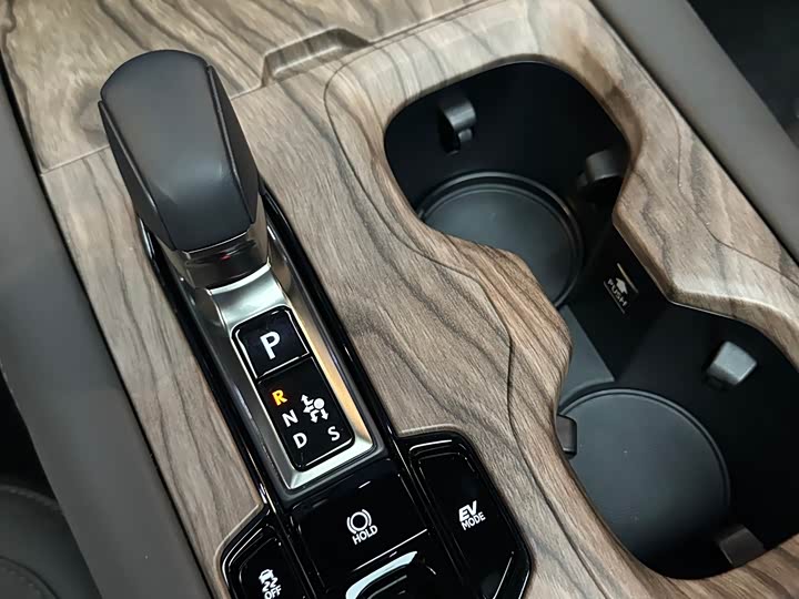 Фото 10 - Lexus RX