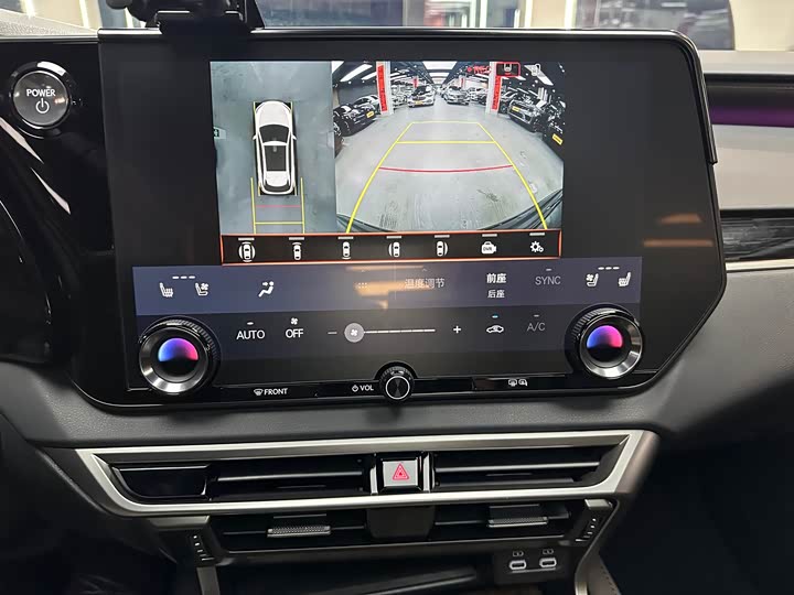 Фото 11 - Lexus RX