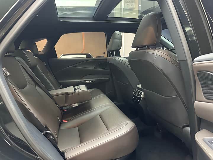 Фото 12 - Lexus RX