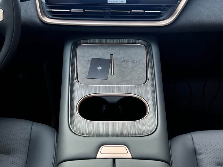 Фото 20 - Dongfeng Yipai eπ 008