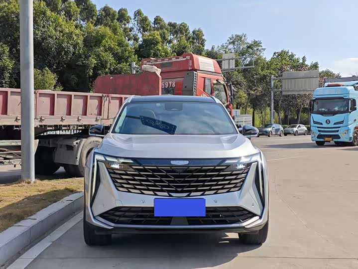 Фото 2 - Geely Atlas L