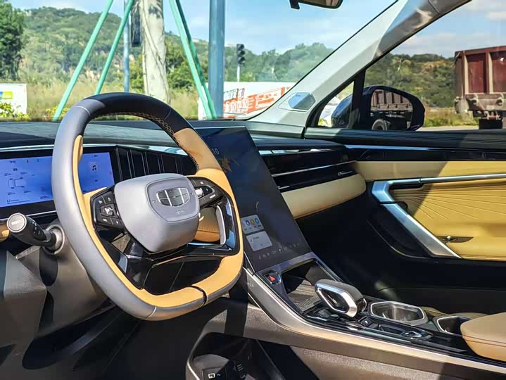 Фото 7 - Geely Atlas L