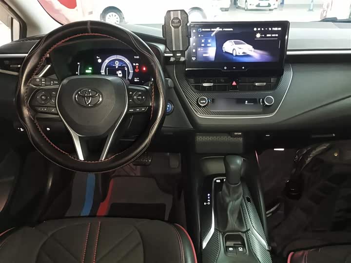 Фото 10 - Toyota Corolla