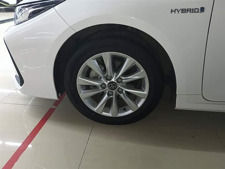 Фото 23 - Toyota Corolla